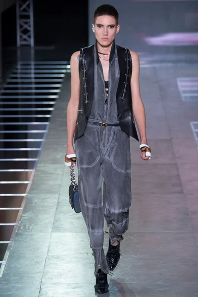 Look 12